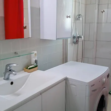 T2 Climatise Centre A 2 Pas De La - Fr-1-696-133