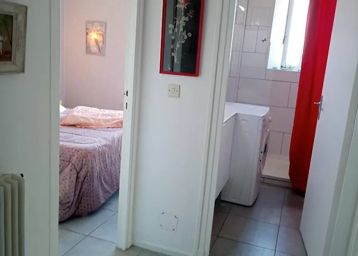 T2 Climatise Centre A 2 Pas De La - Fr-1-696-133